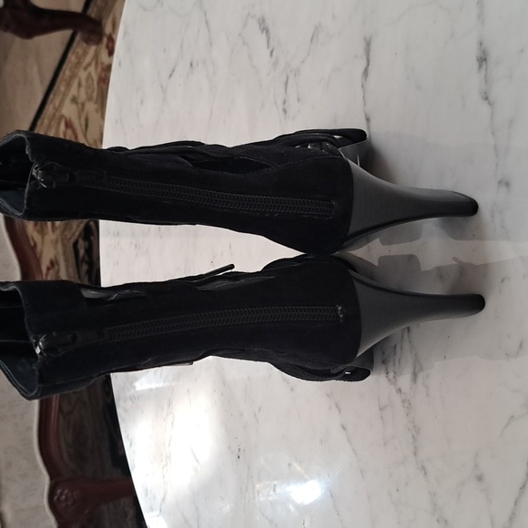 Shoe - Picture 3 of 4